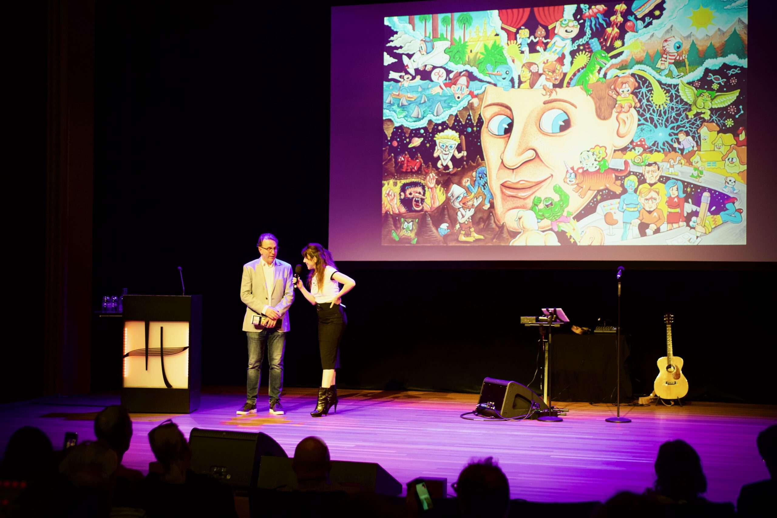 Opening van stripdagen Haarlem 2022 - voorzitter Mark Marijnen wordt geinterviewd - Fotografie Rob Bruijnen